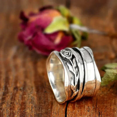 Bague vintage en argent avec fleurs