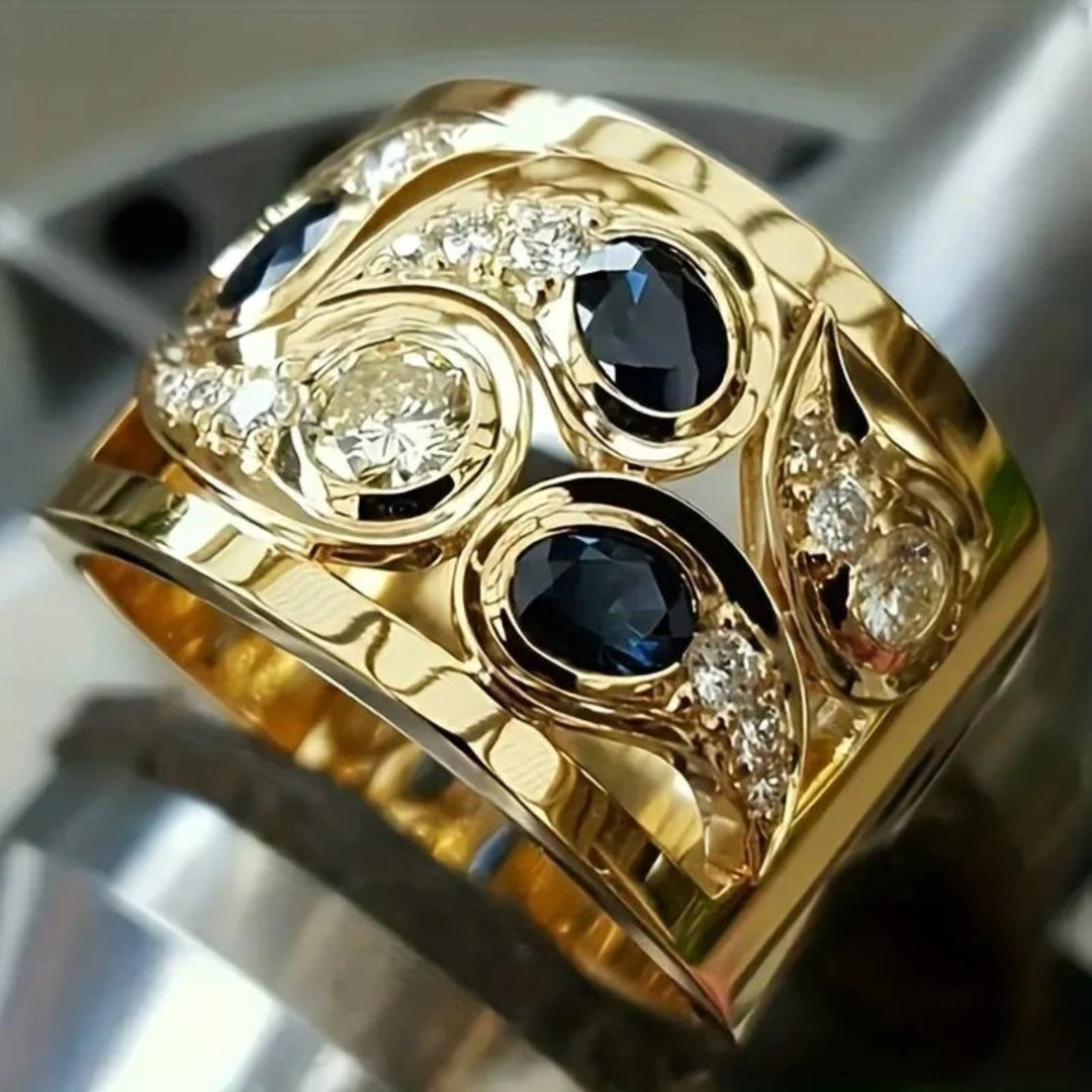 Bague ancienne au style baroque scintillant