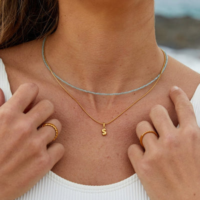 Collier avec lettre en bulle