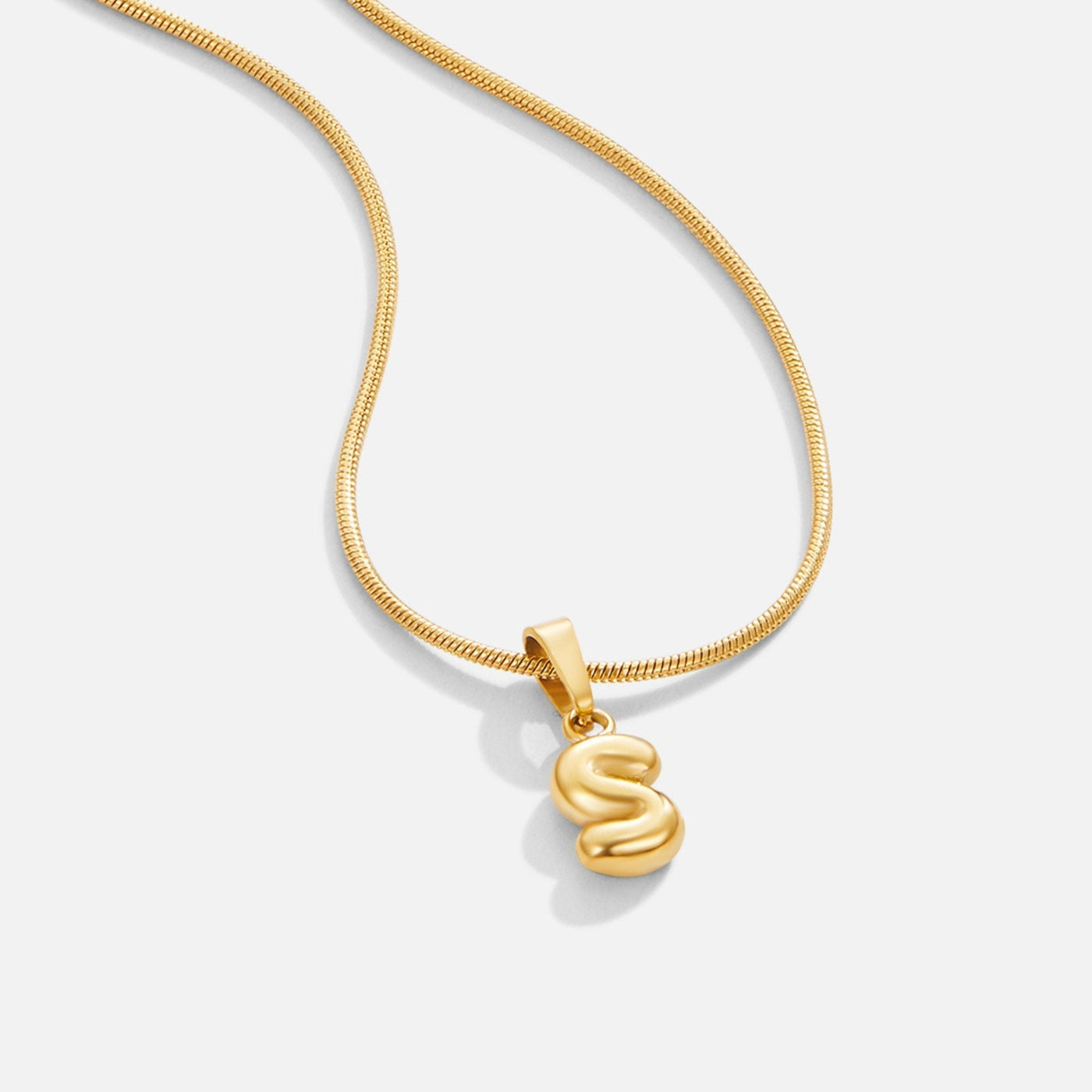 Collier avec lettre en bulle
