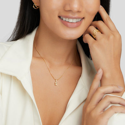 Collier avec lettre en bulle
