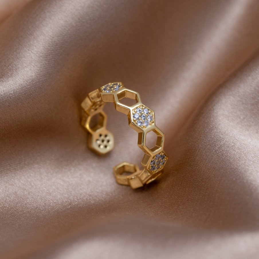 Bague en nid d'abeille en or et cristal
