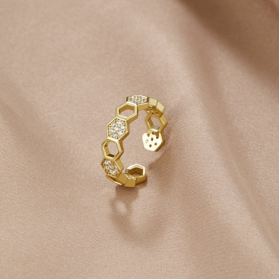 Bague en nid d'abeille en or et cristal