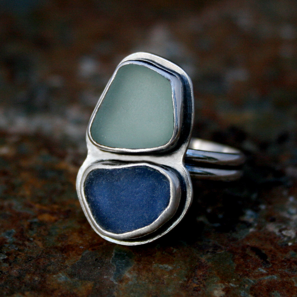 Bague en argent vintage avec pierres bleues