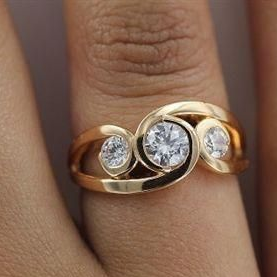 Bague en or avec zirconia