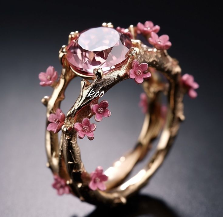 Bague en or envoûtante avec cristal rose et petites fleurs