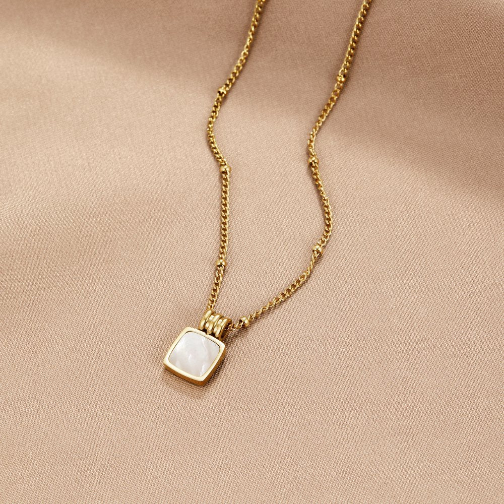 Collier avec pendentif en coquillage blanc Lucia