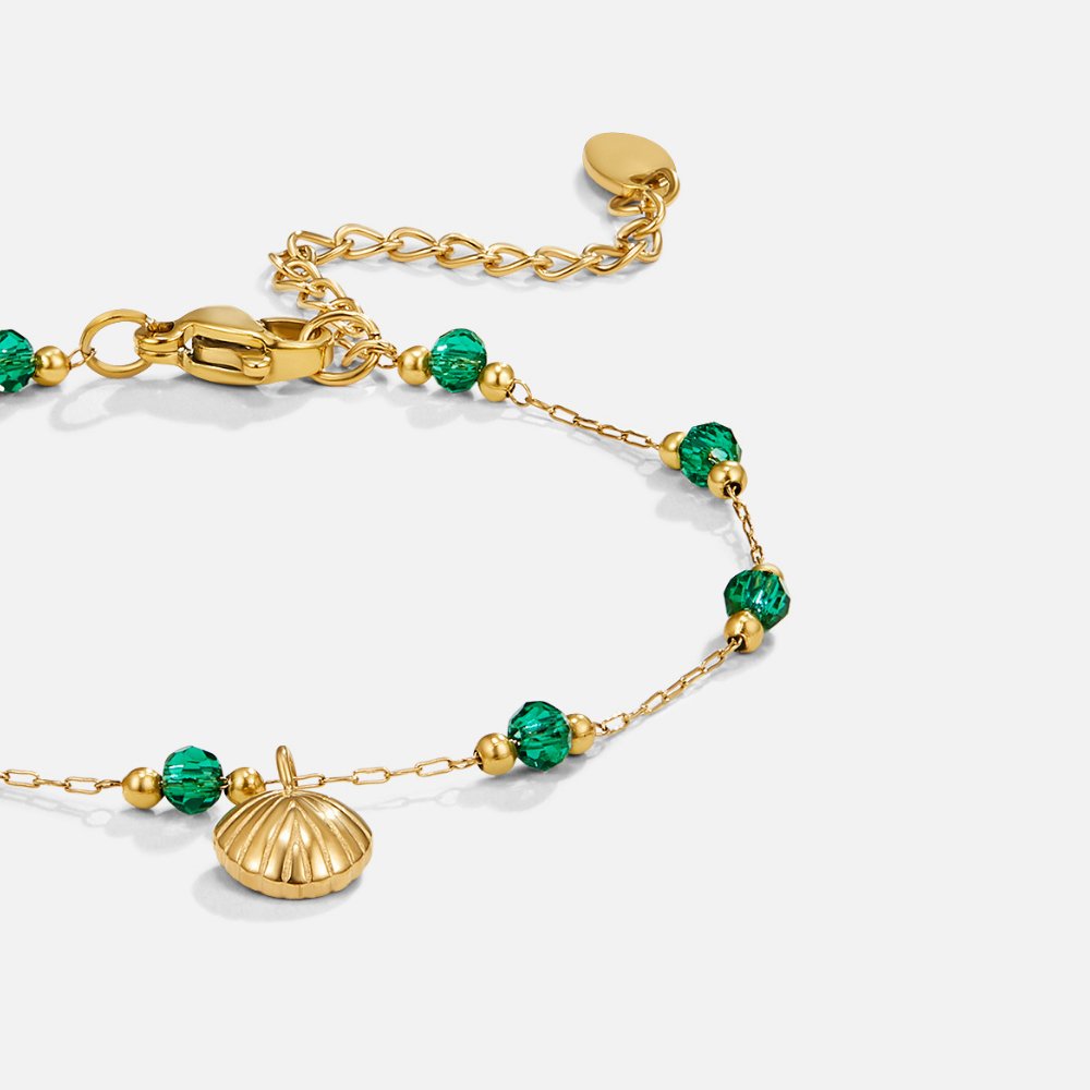 Bracelet Nerissa avec coquillage doré et perles vertes