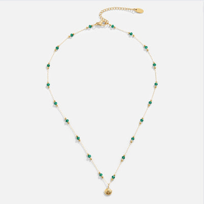 Collier Nerissa avec coquillage doré et perles vertes